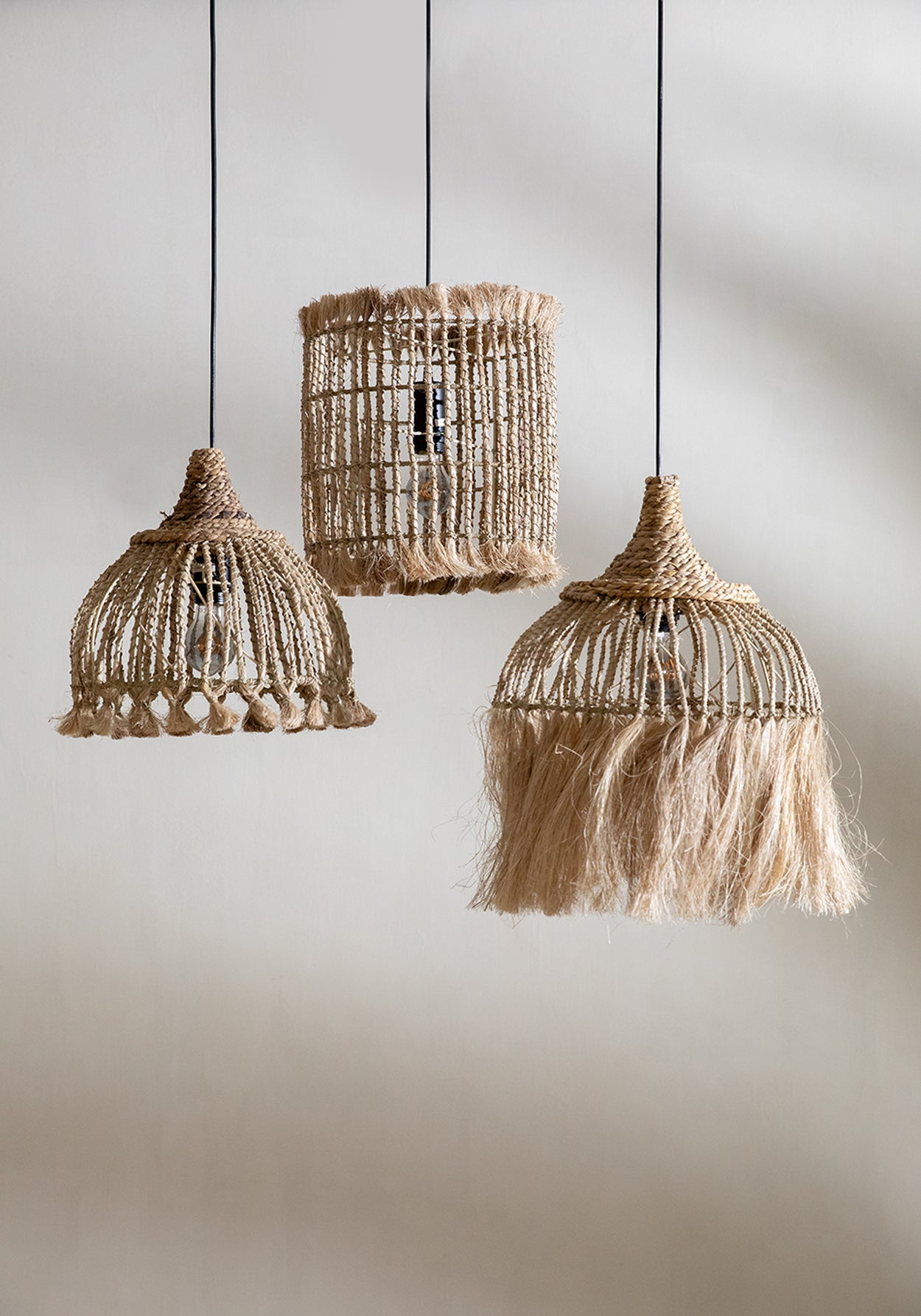 DeAbacaBirdCageHanglamp met twee andere gelijkaardige hanglampen