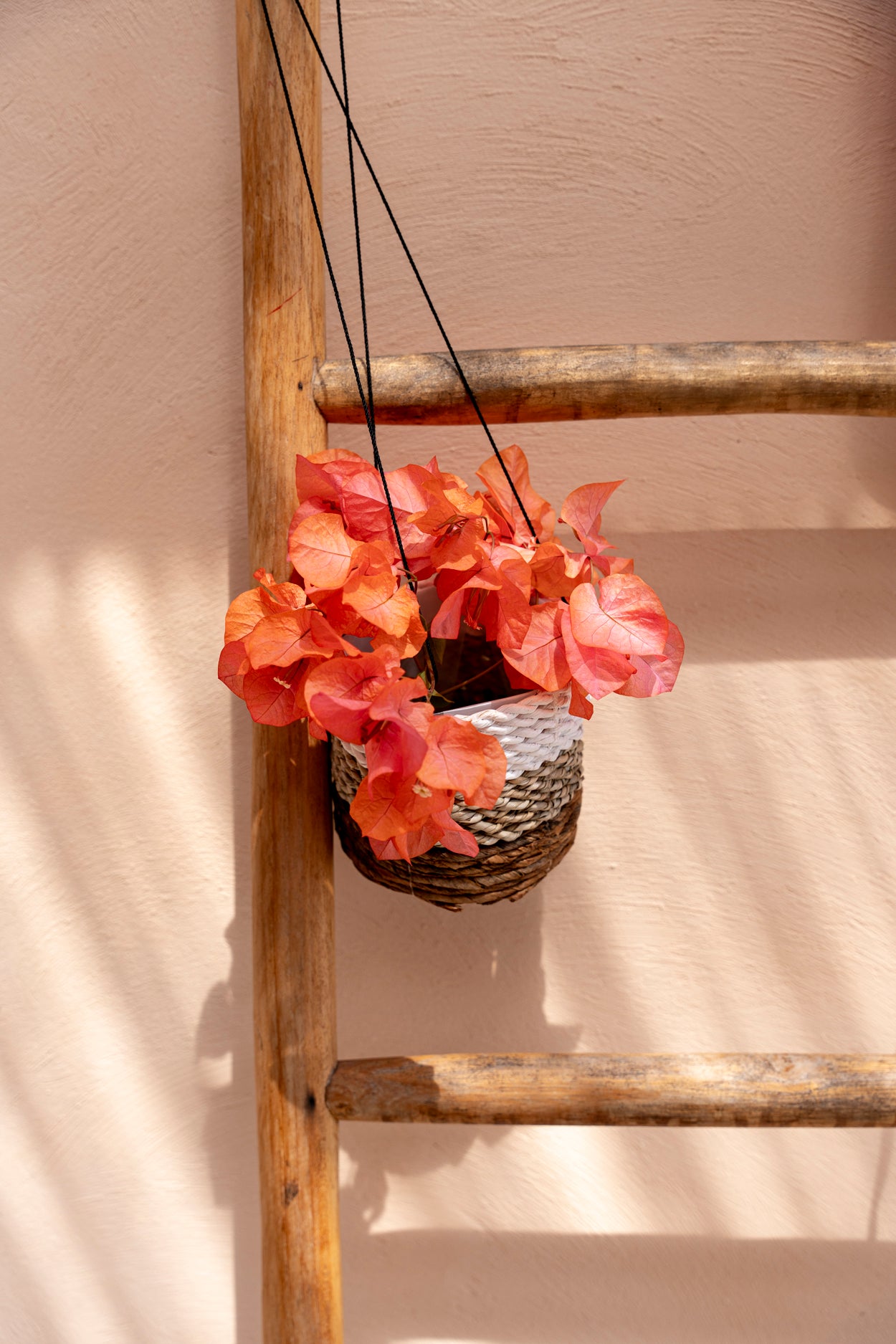 The Banana Leaf Plant Hanger - Natural White 