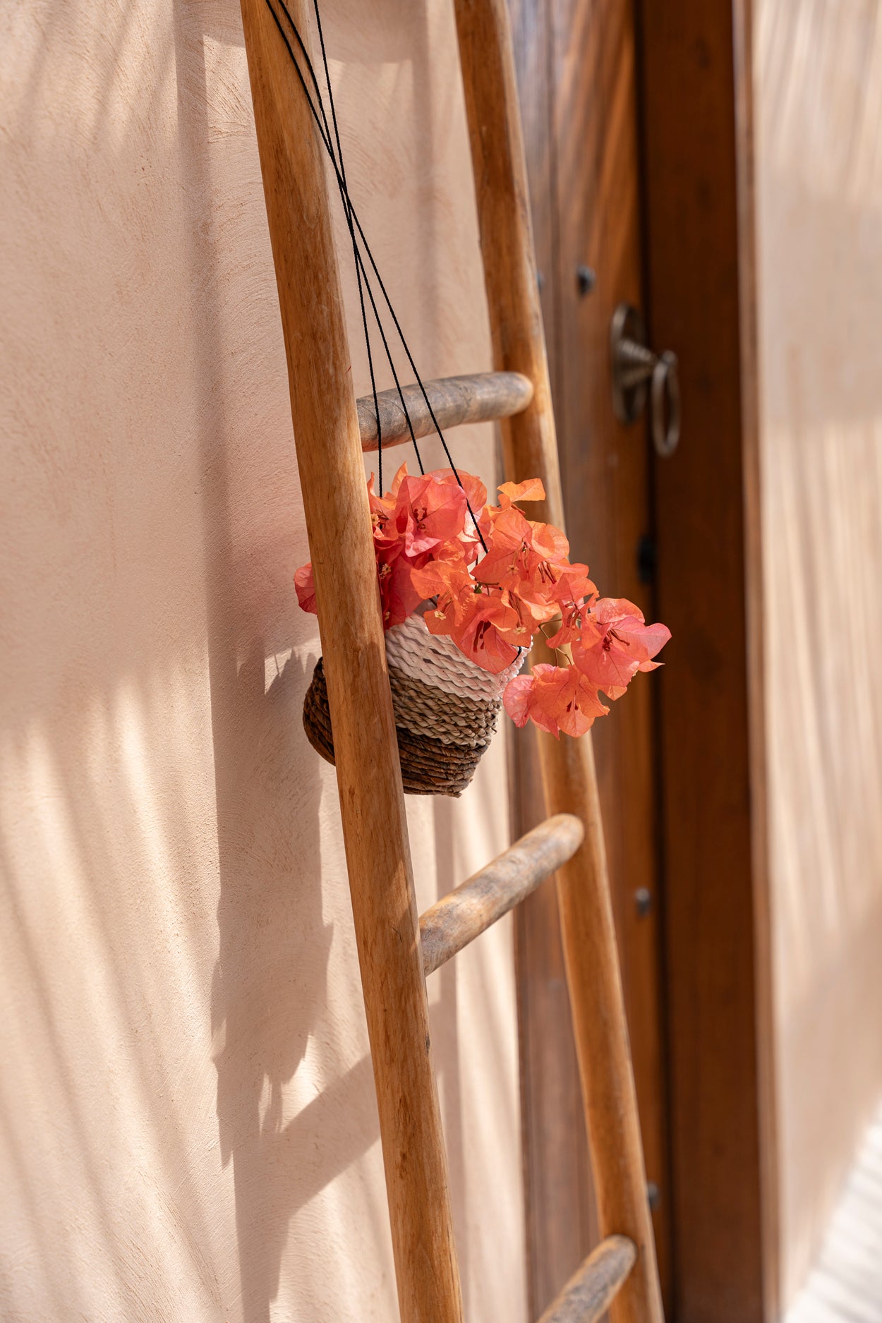 The Banana Leaf Plant Hanger - Natural White 