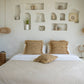 The Wholly Hanglamp - Natural prachtige kamer met bed en twee lampen