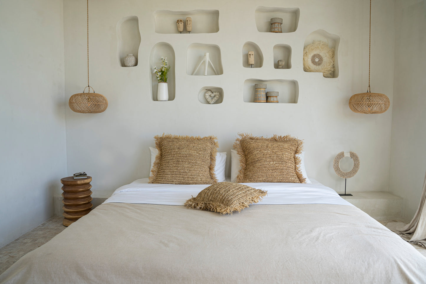 The Wholly Hanglamp - Natural prachtige kamer met bed en twee lampen