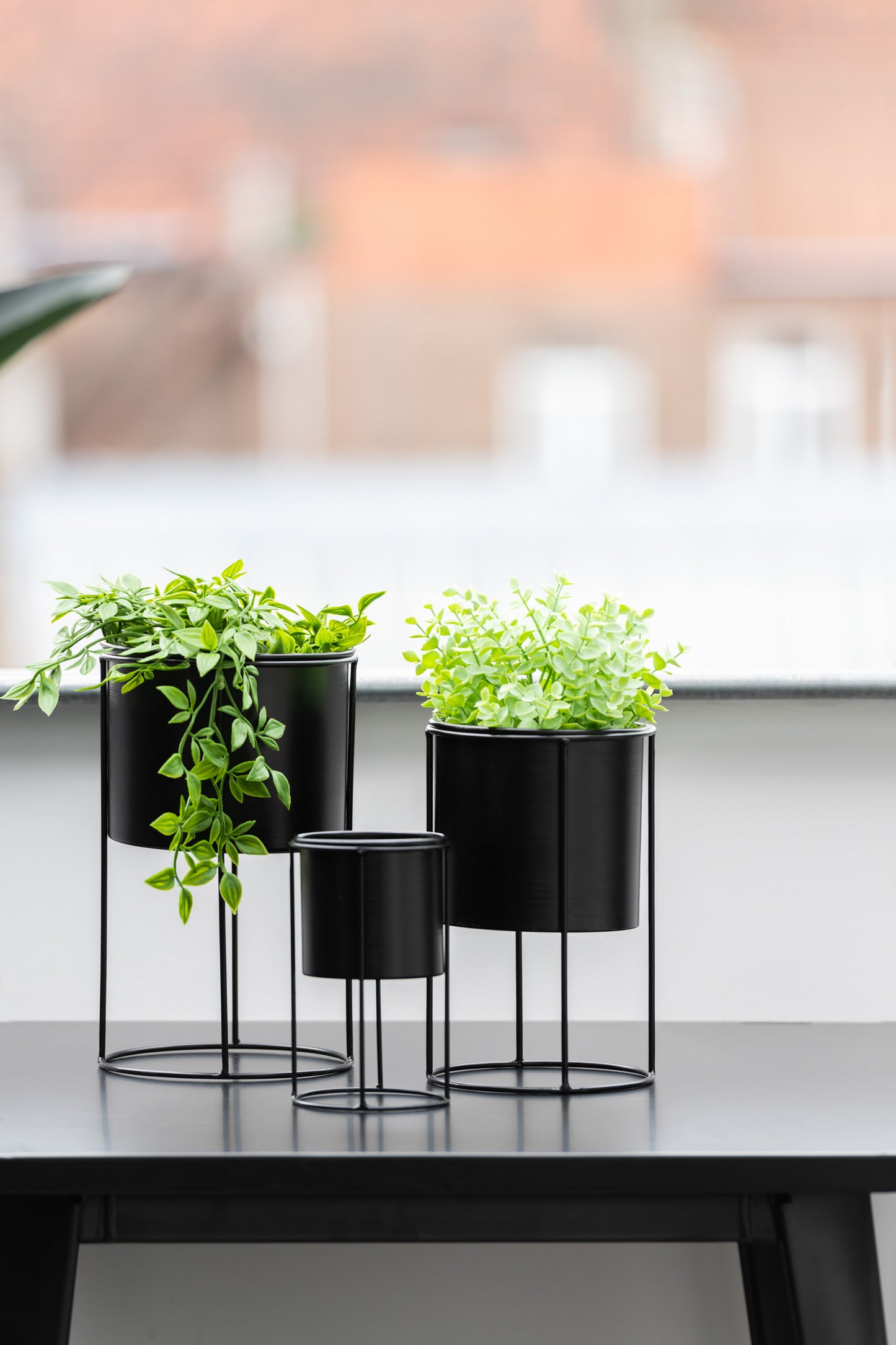 Flower Pot On Foot Metal Black Small 